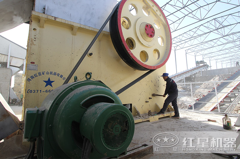 大型鄂式破碎机现场 大型鄂式破碎机现场