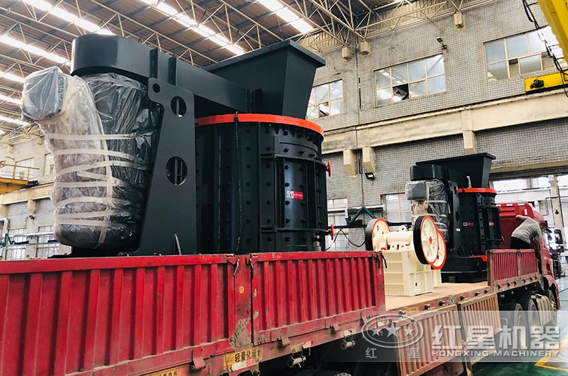 复合式破碎机发货现场